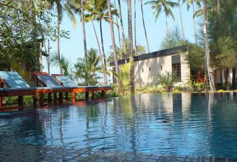 اتاق لوکس با چشم‌انداز استخر, Pleasant View Resort