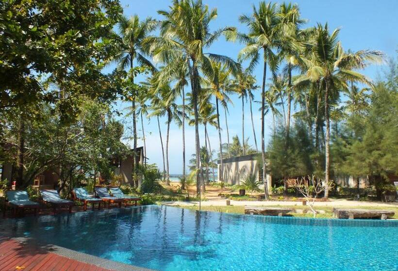 اتاق لوکس با چشم‌انداز استخر, Pleasant View Resort