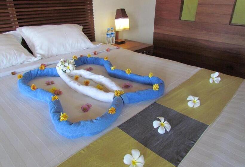 اتاق لوکس با چشم‌انداز استخر, Pleasant View Resort