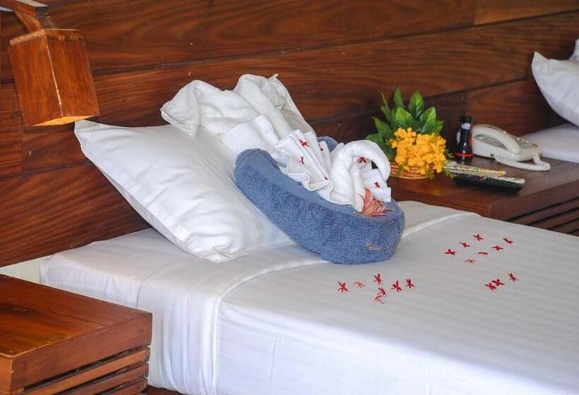 اتاق لوکس با چشم‌انداز استخر, Pleasant View Resort