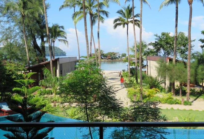 اتاق لوکس با چشم‌انداز استخر, Pleasant View Resort