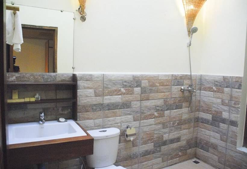 اتاق لوکس با چشم‌انداز استخر, Pleasant View Resort