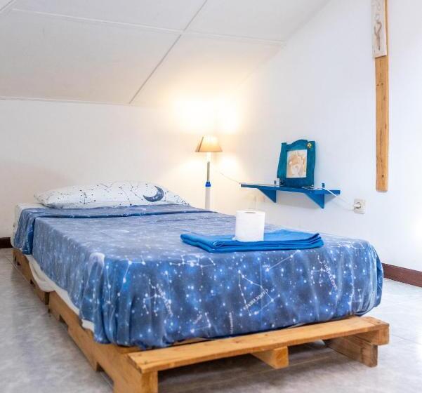 اتاق استاندارد یک تخته با سرویس بهداشتی مشترک, Simabo's Backpackers' Hostel
