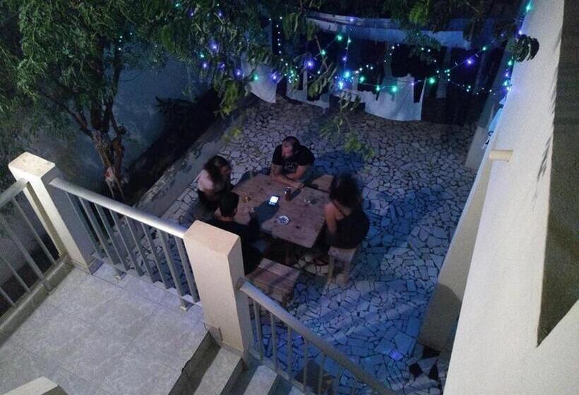 اتاق استاندارد با سرویس بهداشتی مشترک, Simabo's Backpackers' Hostel