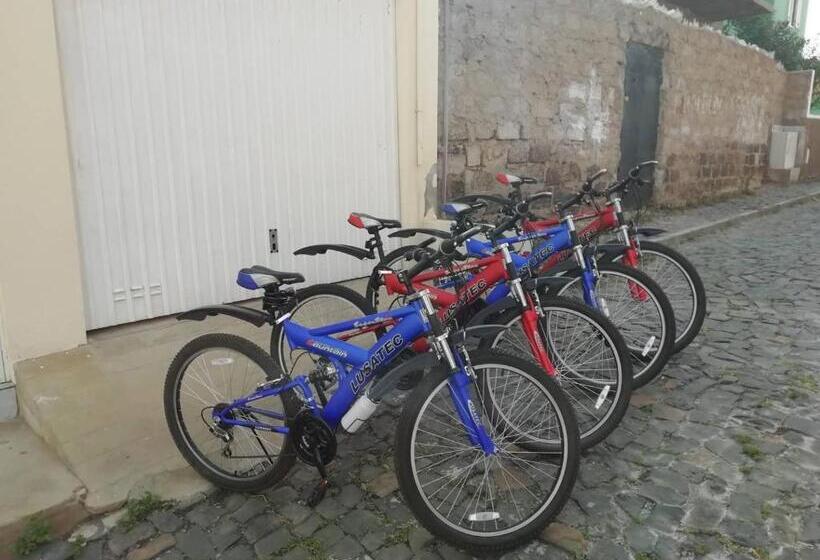 اتاق استاندارد سه تخته با سرویس بهداشتی مشترک, Simabo's Backpackers' Hostel