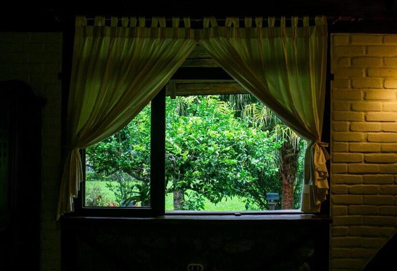 اتاق لوکس با تخت بزرگ, Arrayan Y Piedra