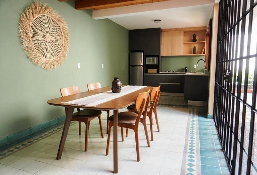 جناح جونيور مزوَّد بتراس, Casa Martina Guest House