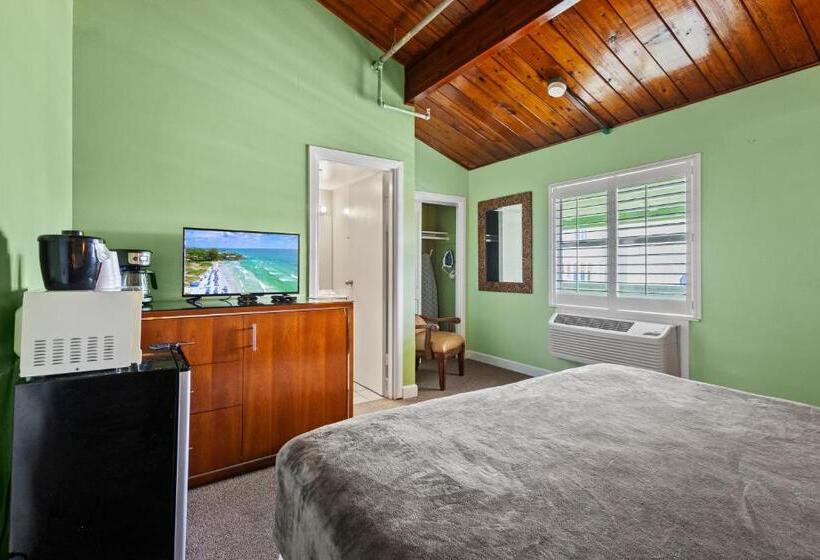 منزل غرفة نوم واحدة, Oceanfront Inn, Standard Room, King Bed, Town View, #10