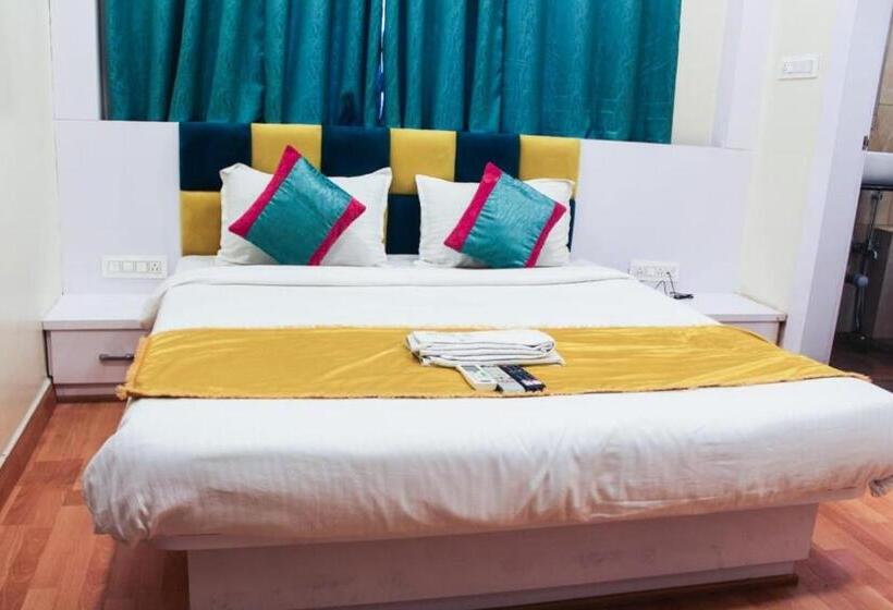 اتاق استاندارد, Parashar Check In