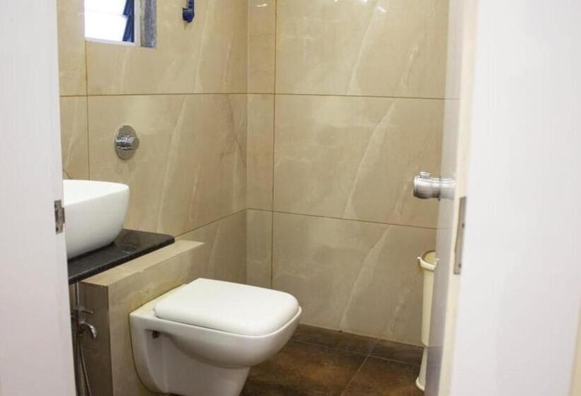 اتاق استاندارد, Parashar Check In