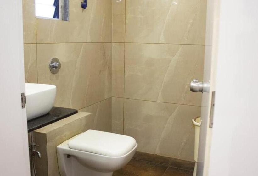 اتاق استاندارد, Parashar Check In