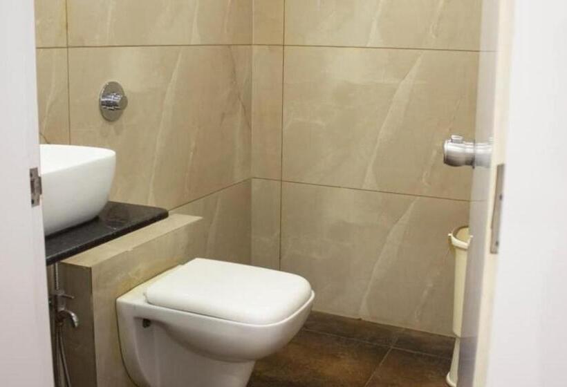 اتاق استاندارد, Parashar Check In