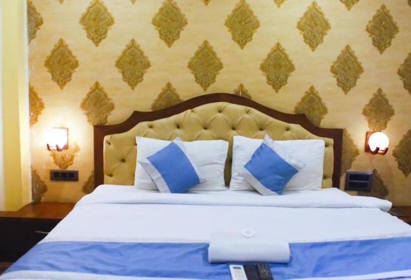 اتاق استاندارد, Parashar Check In