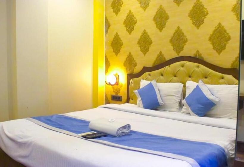 اتاق اکونومی, Parashar Check In