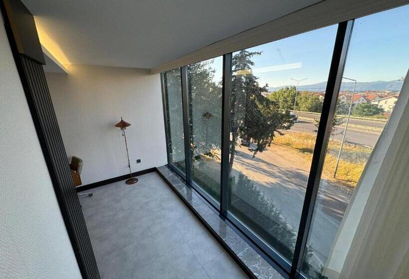 חדר דלוקס, Visse