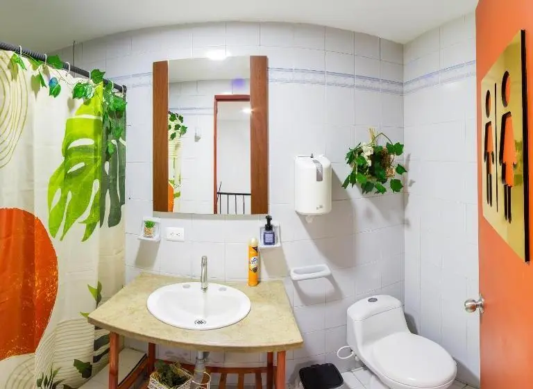 اتاق استاندارد با سرویس بهداشتی مشترک, Nogal Spa & Hostel