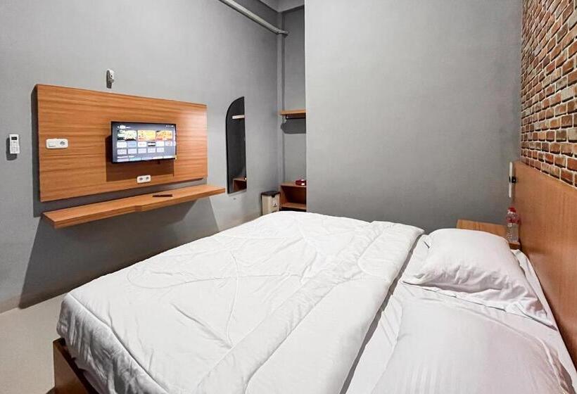 חדר דלוקס, Reddoorz Plus At New Favour Hotel Gunung Dempo