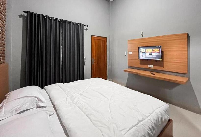 חדר דלוקס, Reddoorz Plus At New Favour Hotel Gunung Dempo