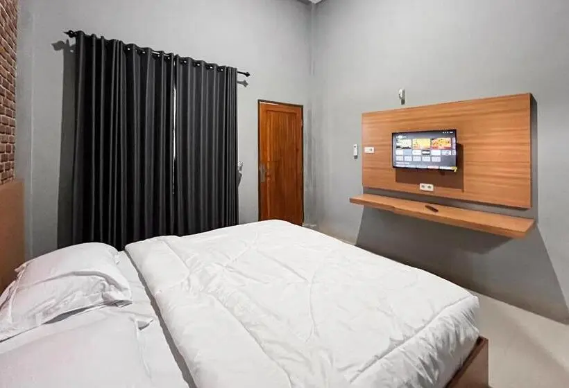 デラックスルーム, Reddoorz Plus At New Favour Hotel Gunung Dempo