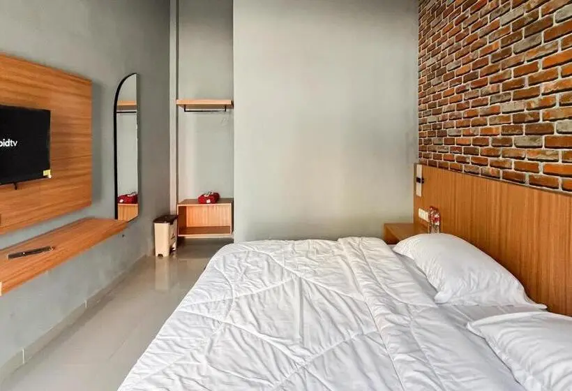 デラックスルーム, Reddoorz Plus At New Favour Hotel Gunung Dempo
