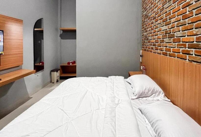 חדר דלוקס, Reddoorz Plus At New Favour Hotel Gunung Dempo