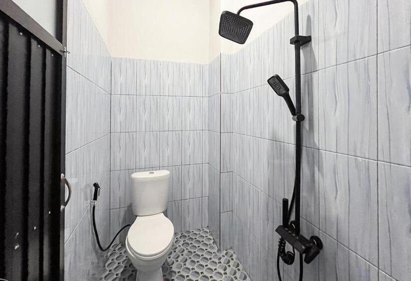 חדר משפחתי, Reddoorz Plus At New Favour Hotel Gunung Dempo