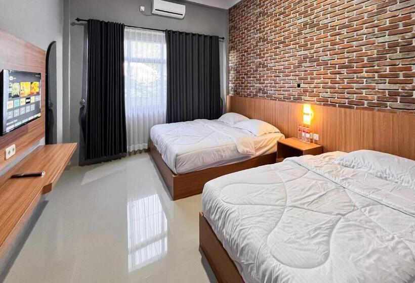 חדר משפחתי, Reddoorz Plus At New Favour Hotel Gunung Dempo