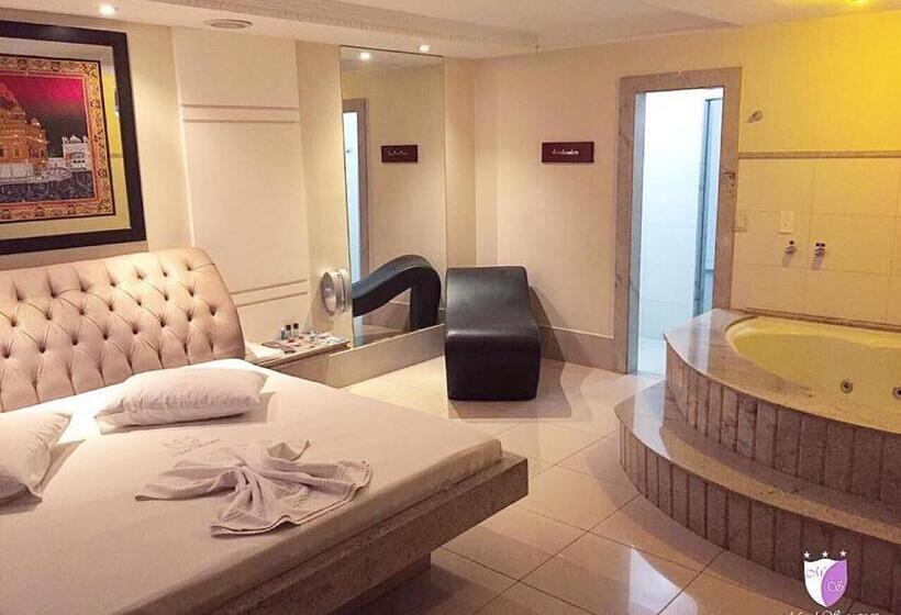 סוויטה עם ג'קוזי, Savanas Motel