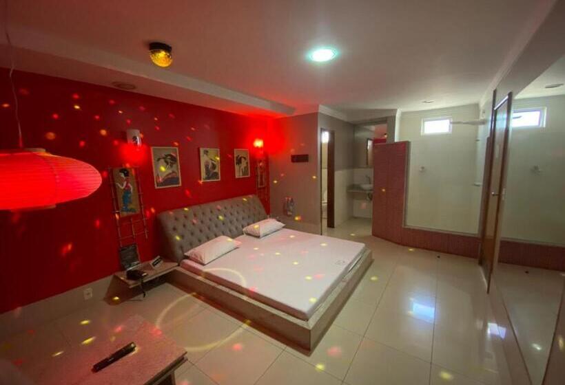 스위트, Savanas Motel