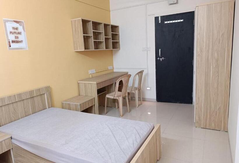 اتاق استاندارد یک نفره, Torrent Coliving