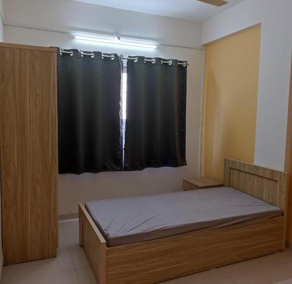 اتاق استاندارد یک نفره, Torrent Coliving