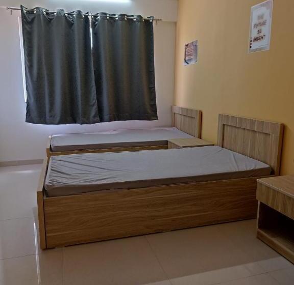 اتاق استاندارد با سرویس بهداشتی مشترک, Torrent Coliving