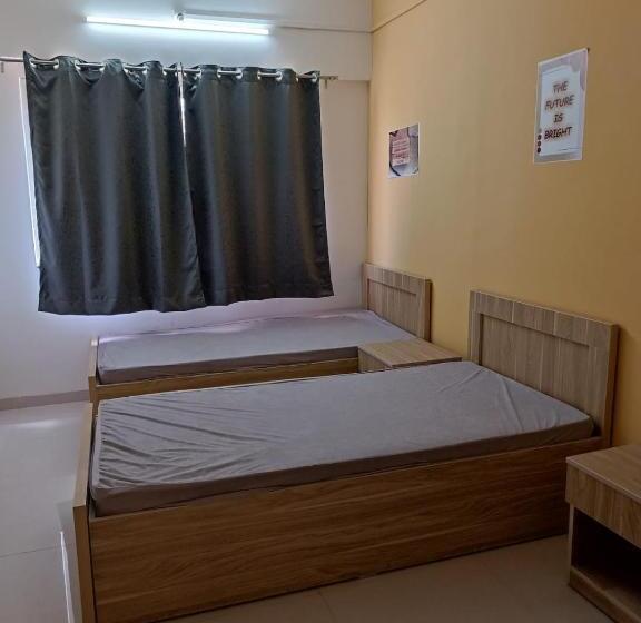 اتاق استاندارد با سرویس بهداشتی مشترک, Torrent Coliving