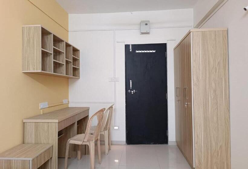 اتاق استاندارد با سرویس بهداشتی مشترک, Torrent Coliving