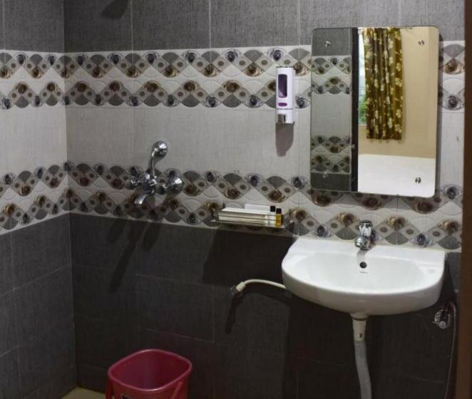 디럭스 4인 룸, Grand Resort Puri Swimming Pool And Garden, Near Sea Beach And Temple Fully Air Conditioned