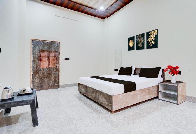 三人经典房间, Oyo Kartar Banquet &