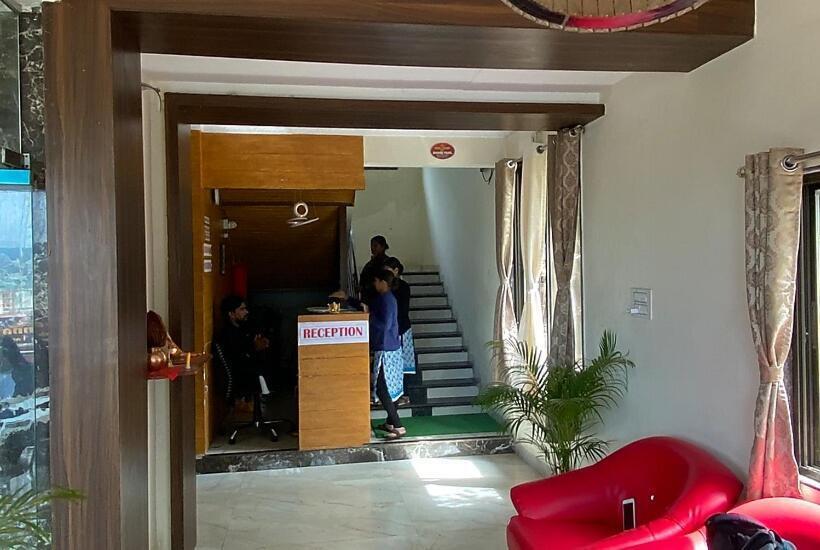 غرفة ديلوكس, Shahi Capital