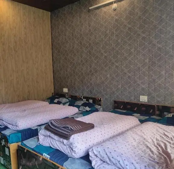 スタンダード４人部屋, Narayan Valley Resort