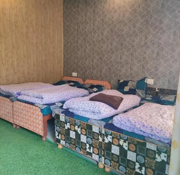 スタンダード４人部屋, Narayan Valley Resort