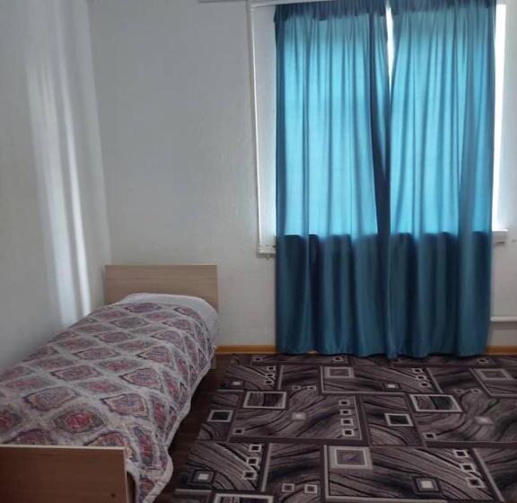 اتاق استاندارد سه نفره, Green Forest Guest House