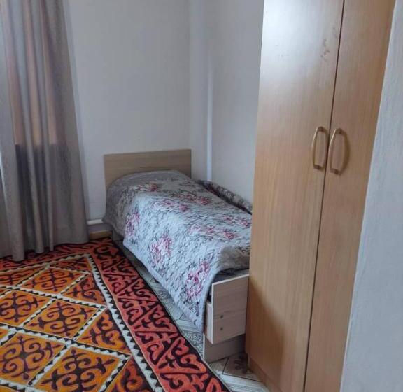 اتاق استاندارد سه تخته با چشم‌انداز باغ, Green Forest Guest House