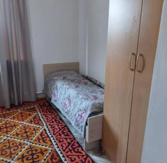 اتاق استاندارد سه تخته با چشم‌انداز باغ, Green Forest Guest House