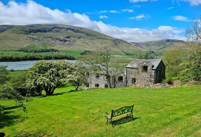 اتاق استاندارد با چشم‌انداز کوهستان, Hole House Farm