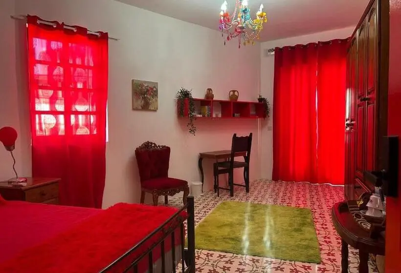 اتاق اکونومی, Maleth House
