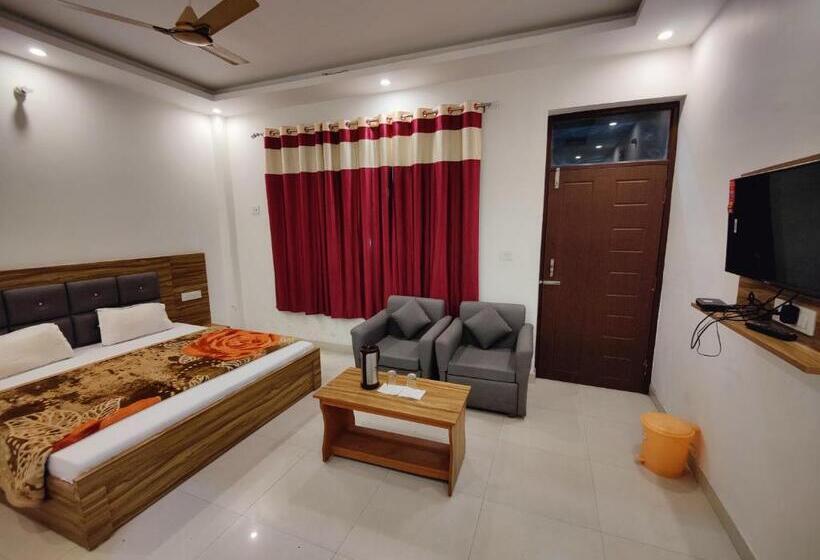 キングサイズベッドのスタンダードルーム, Alaknanda Motel & Restaurant