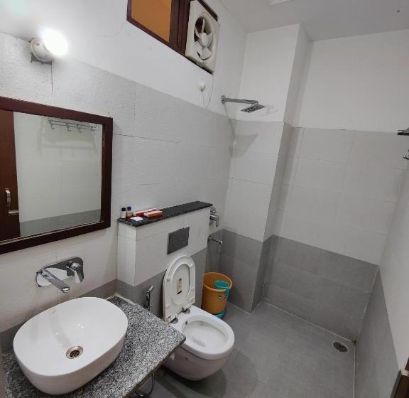 스탠다드 룸 킹사이즈 침대, Alaknanda Motel & Restaurant