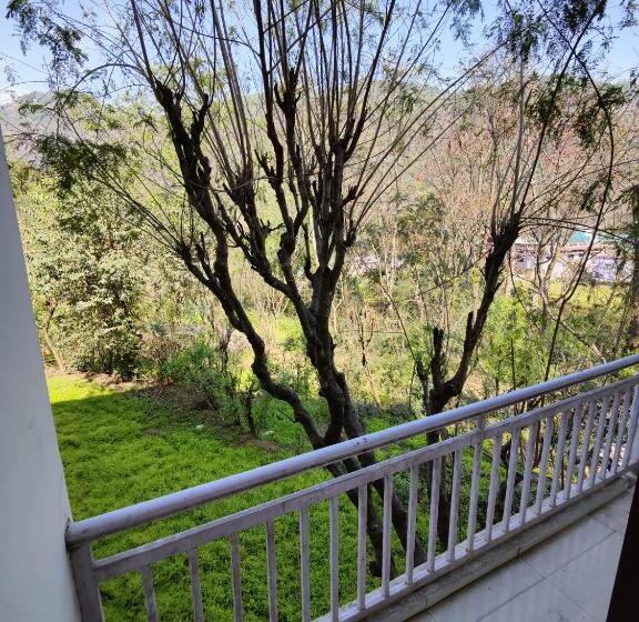 스탠다드 룸 킹사이즈 침대, Alaknanda Motel & Restaurant