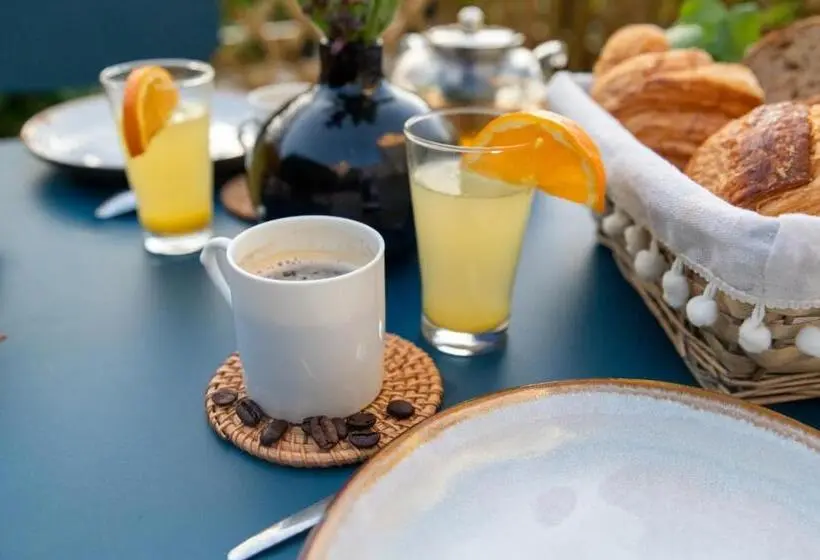 اتاق استاندارد با تراس, L Escale Fleurie à Saint Brieuc