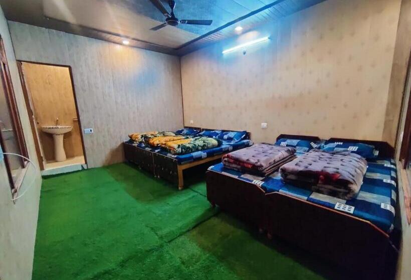 4인용 스탠다드 룸, Narayan Valley Resort