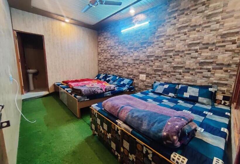 스탠다드 룸 산 전망, Narayan Valley Resort